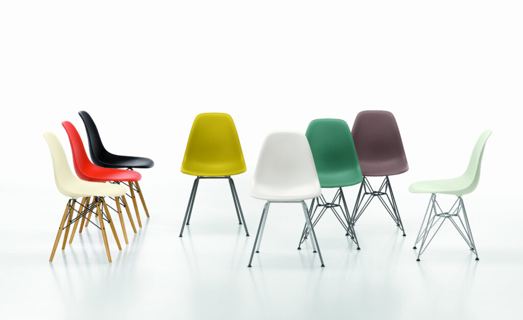 Vitra Stuhl Eames Plastic Chair Gruppe bunt