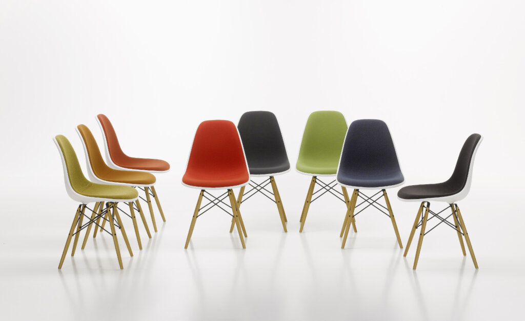 Vitra Stuhl Eames Plastic Chair Gruppe Holzbeine